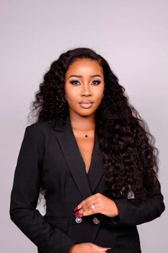 Nicole mowale