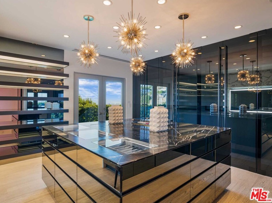 1654 N Doheny Dr Los Angeles, CA 90069