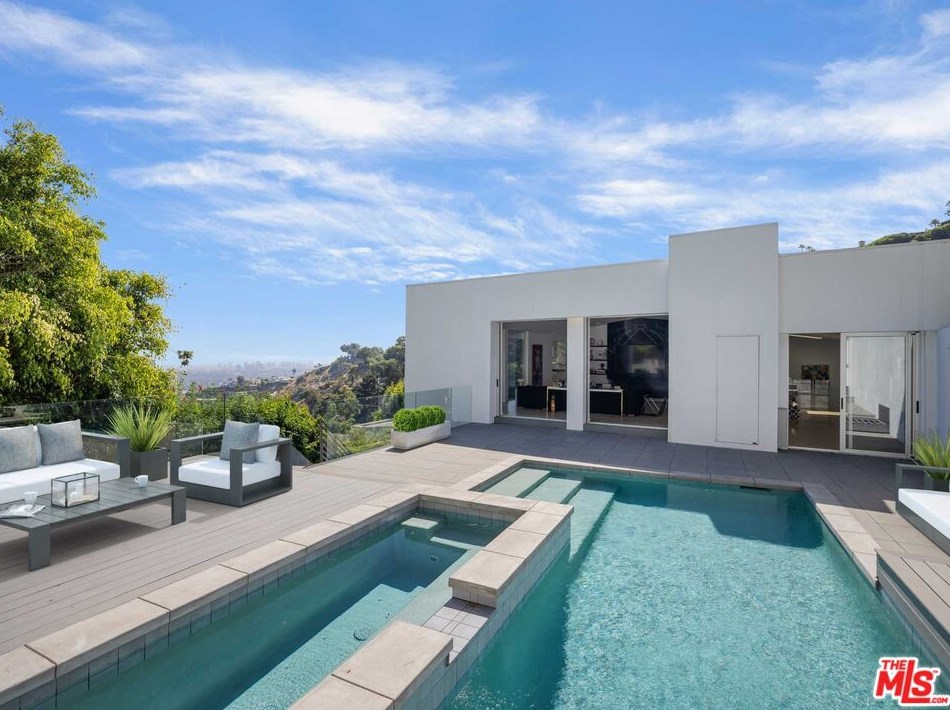 1654 N Doheny Dr Los Angeles, CA 90069
