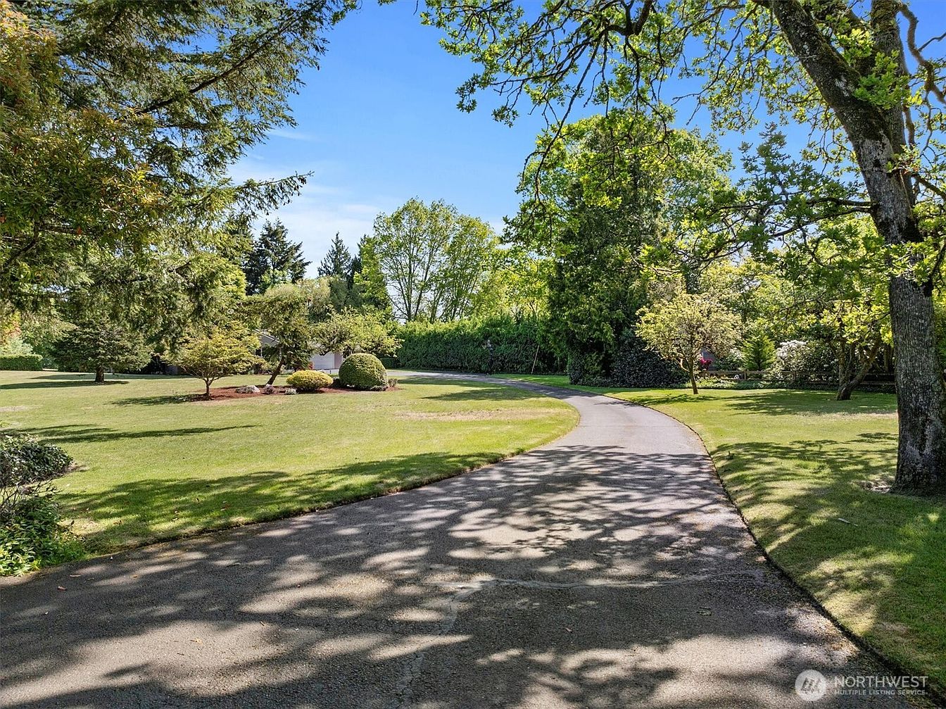 11411 Clovercrest Drive SW
