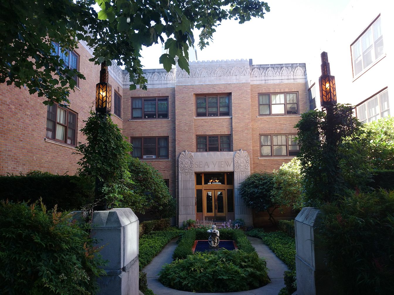 519 W Roy St APT 415
