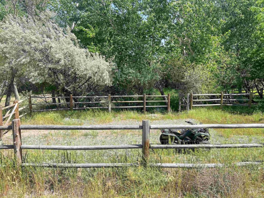 830, Snively Gulch Rd