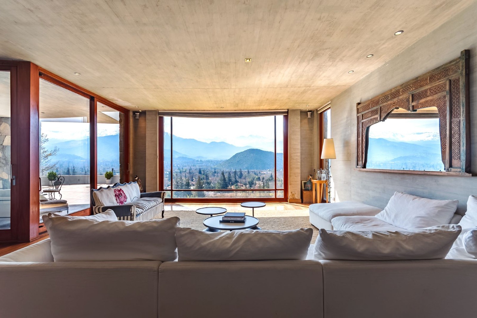 Mediterranean-style house designed by Turner Arquitectos in the Los Trapenses