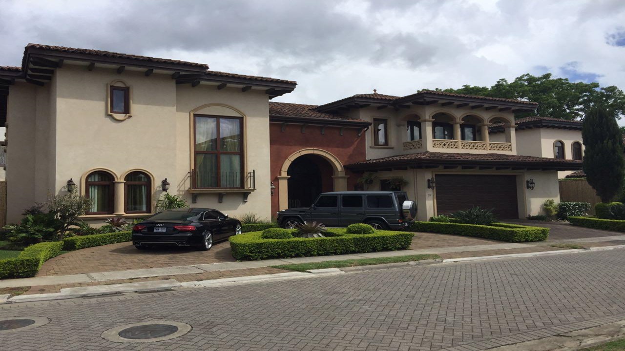 Hacienda Viente Lindora, San Jose Costa Rica