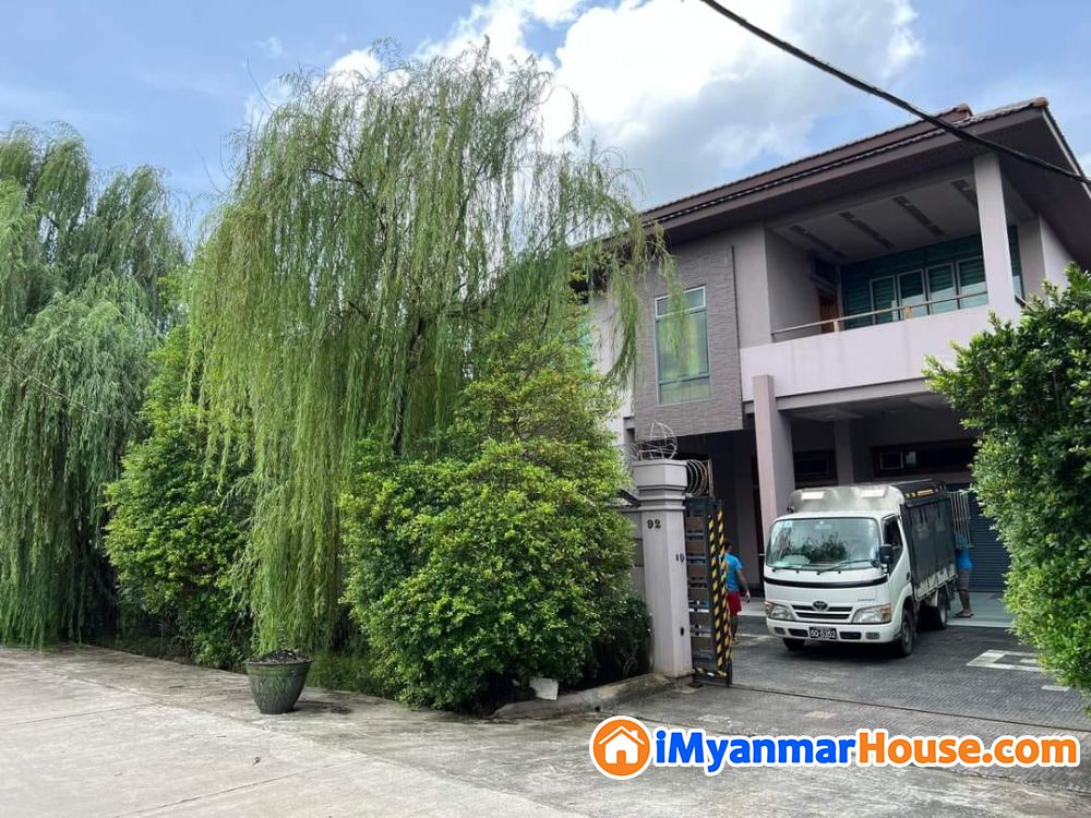 Spacious 2 storey house for sale in Suwanna VIP 3