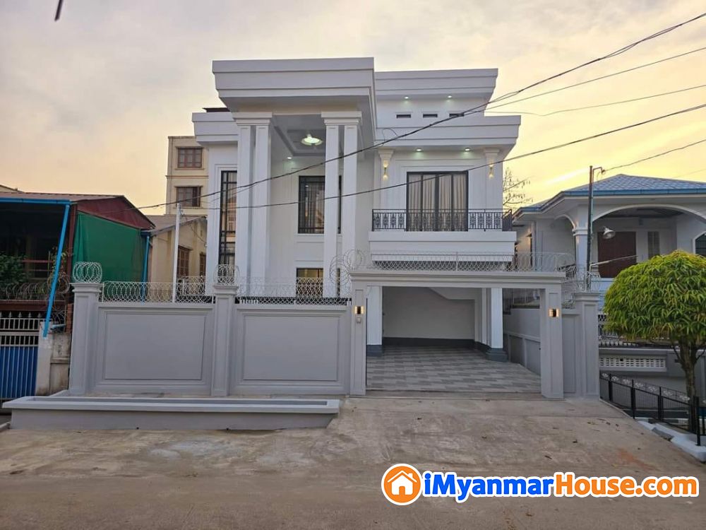 New 3-Story Marvel: Your Dream Home Awaits!