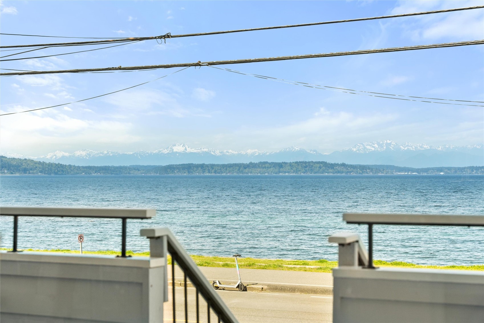 Stunning Duplex on Alki Beach in Seattle