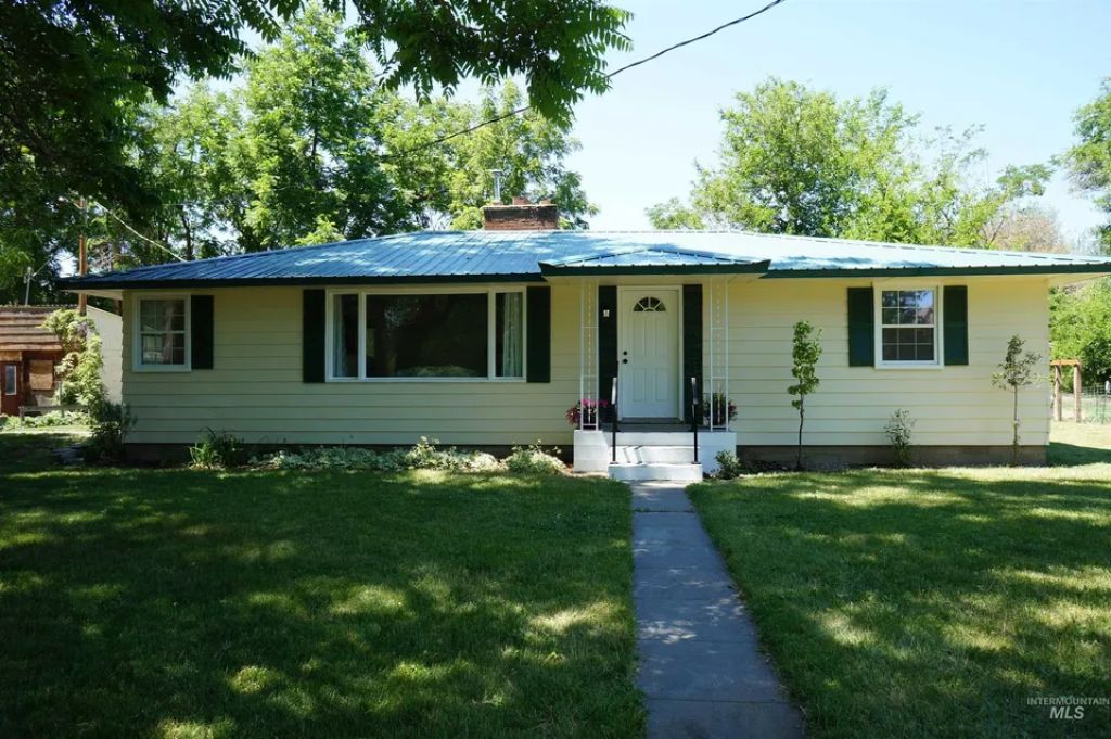 1051, E Washington Ave