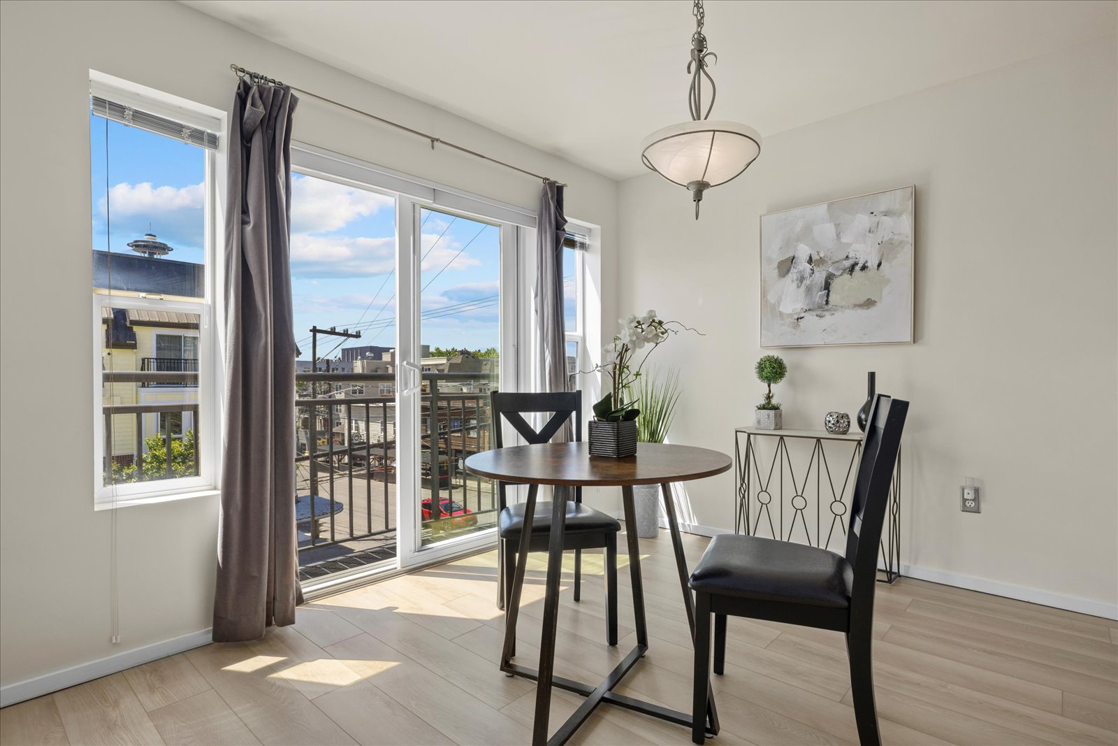 Charming and well maintained condo in the desirabl