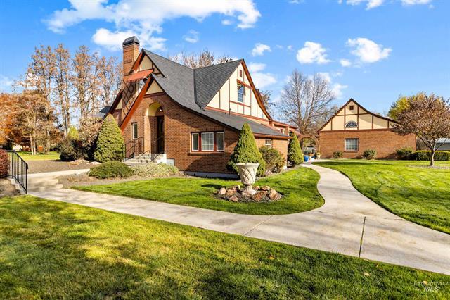 132 N Sierra View