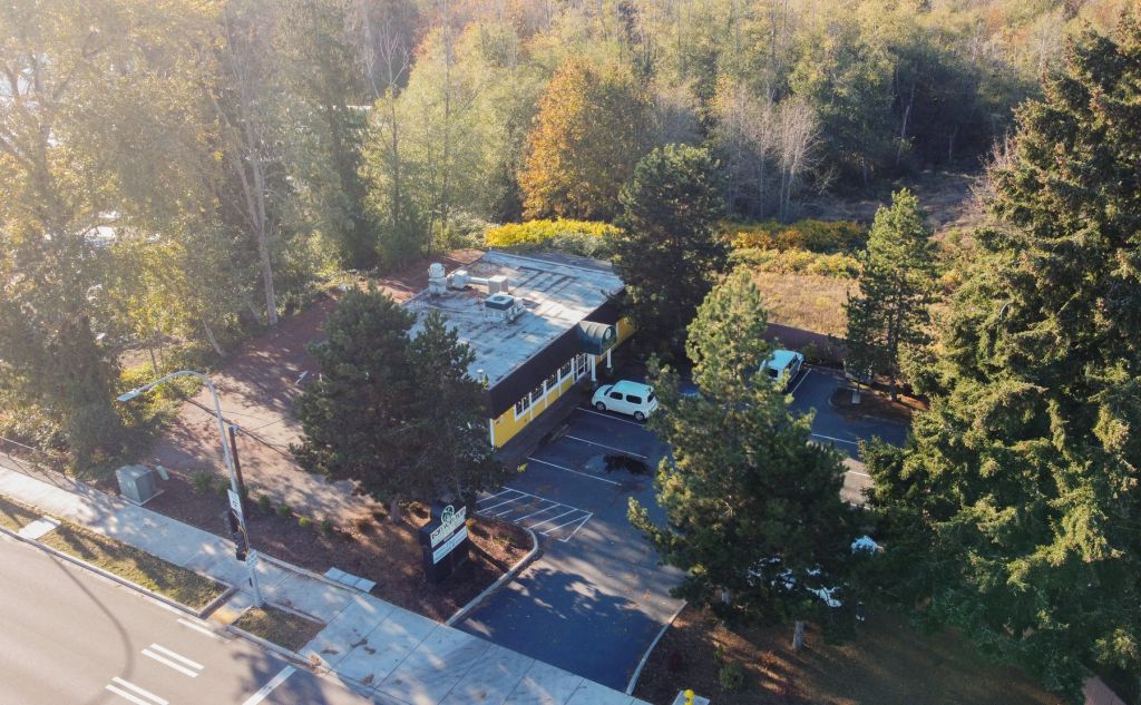 Owner-user Restaurant or Redevelopment Opportunity