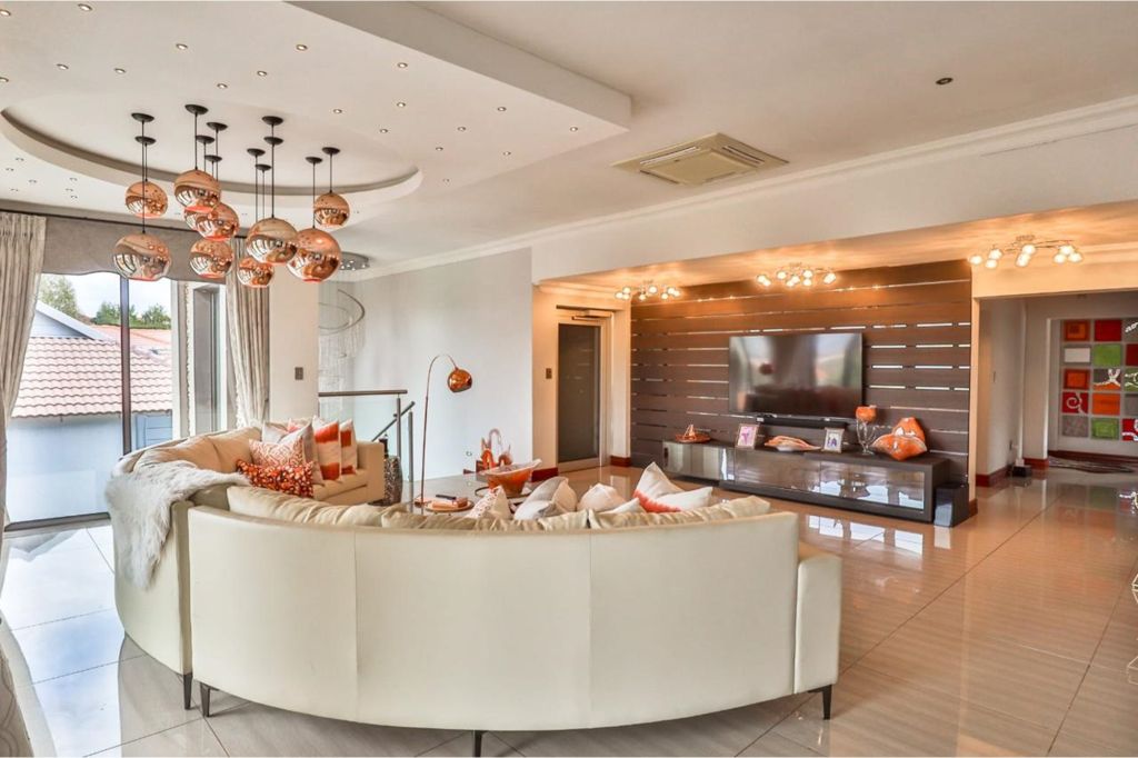 Hartbeespoort Birdwood Estate, North West