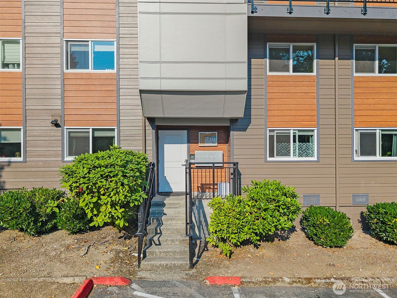 210 SW Clark Street #A202