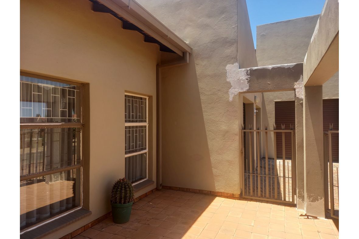 Roylglen Gardens, South Africa