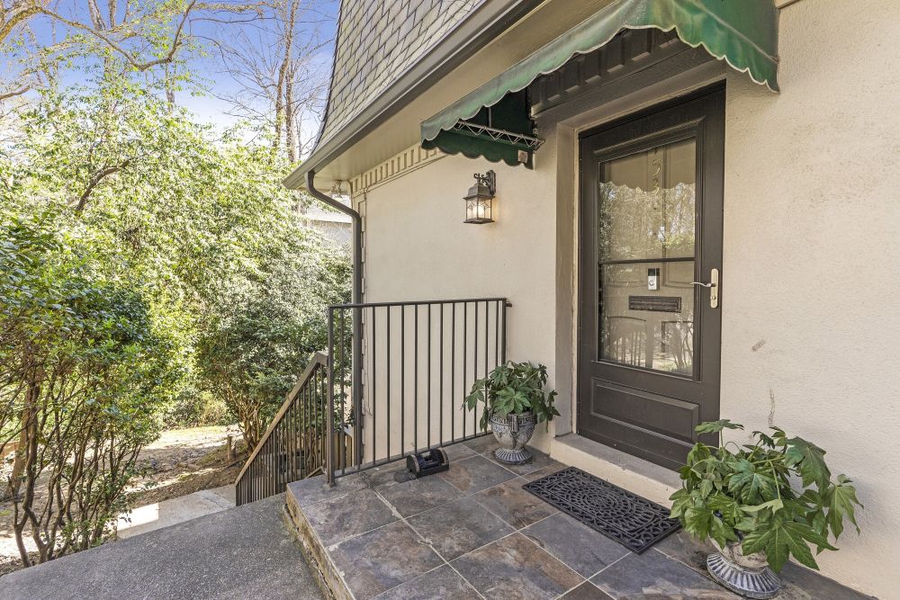 153 Maribeau Square NW