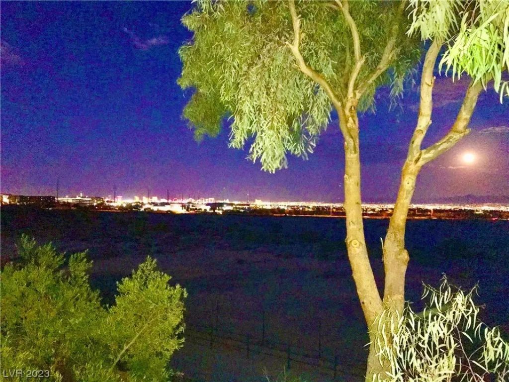 11047, Village Crest Ln
