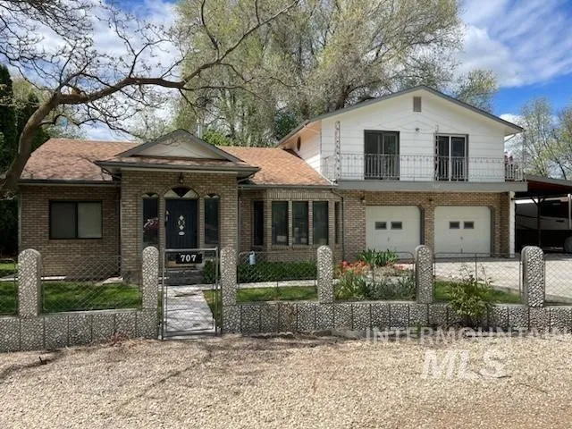 707, Arrowhead Dr