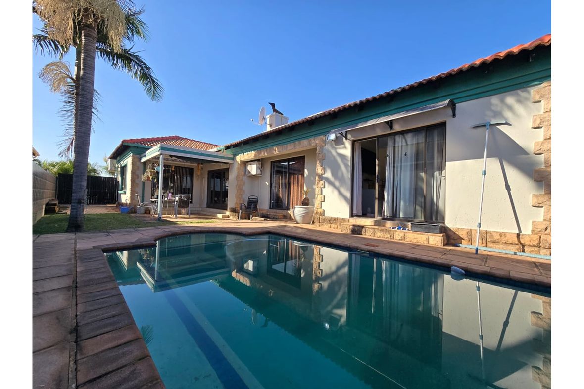 Rose Acres Estate, South Africa