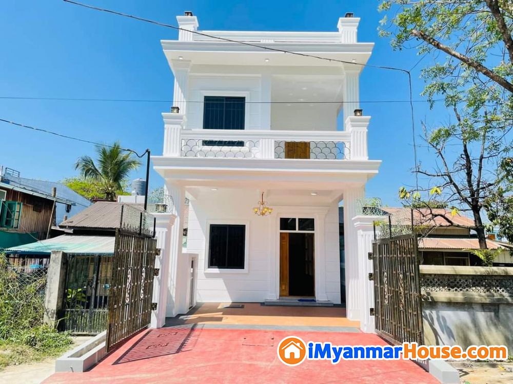 Exceptional Three-Storey Building for Sale - Prime Investment Opportunity!