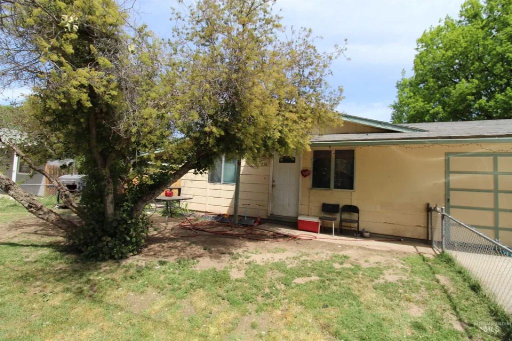 210 W 2n, W 2nd St