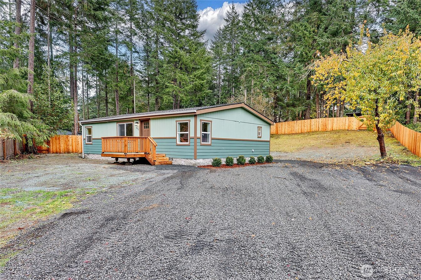 171 E Barnsby Place