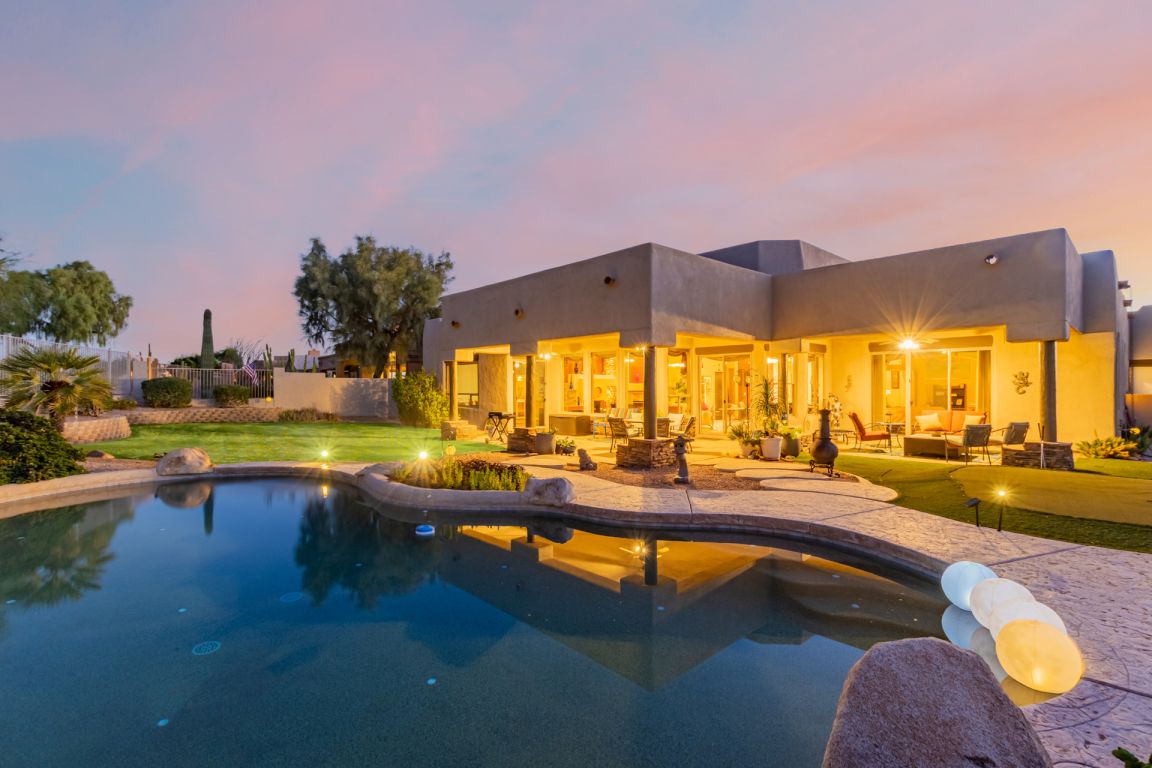 Custom single-story home w/views!