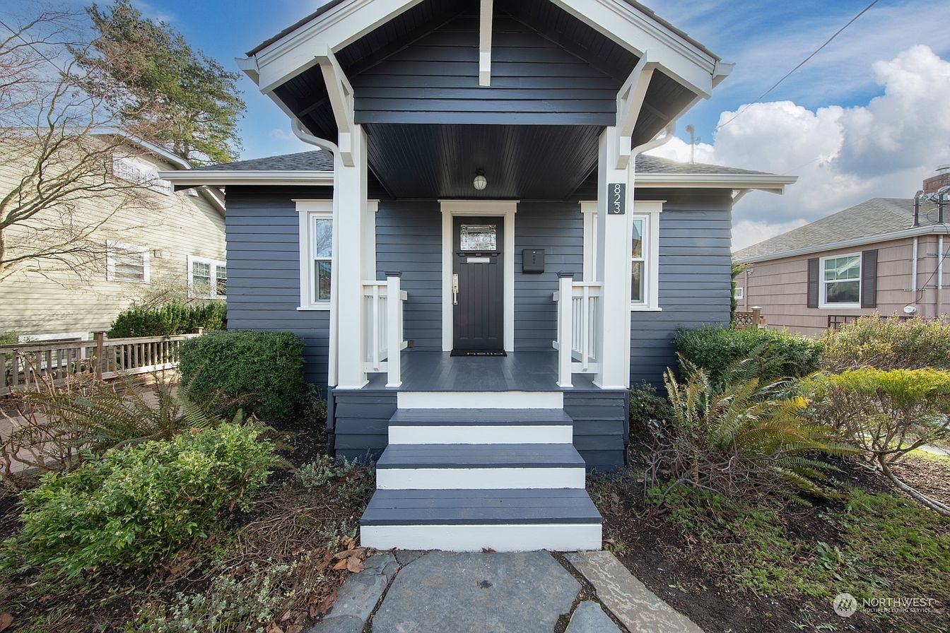 823 NE 85th Street