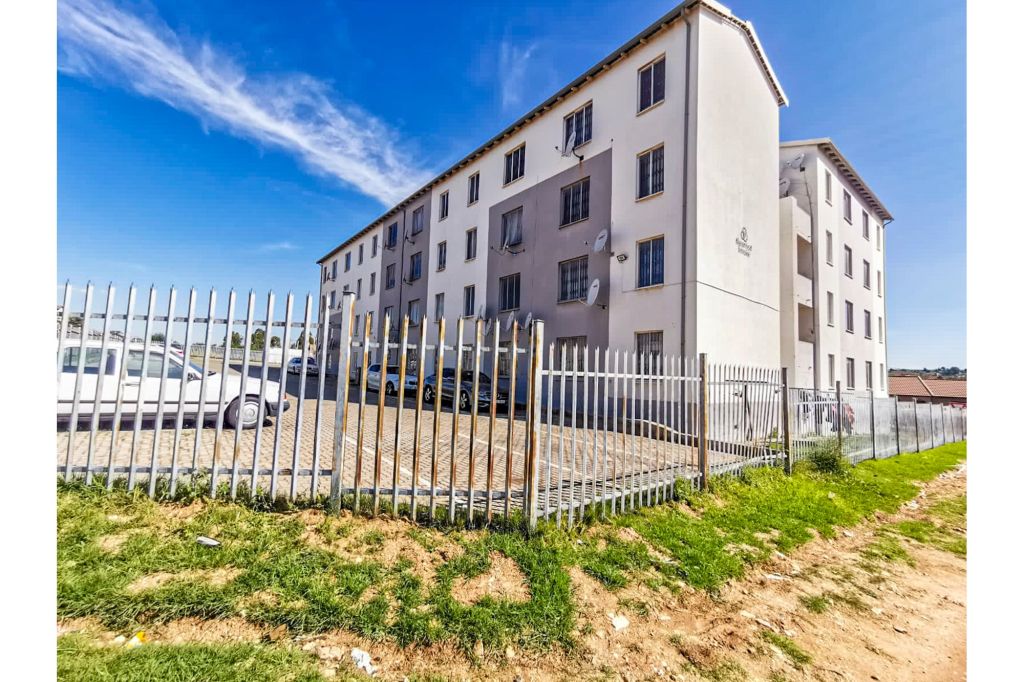 35 Leadwood Street FLEURHOF EXT 2, Roodepoort Fleurhof, Gauteng