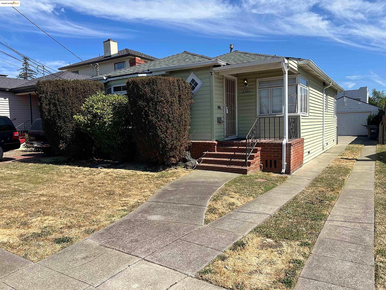2326 Maywood Ave