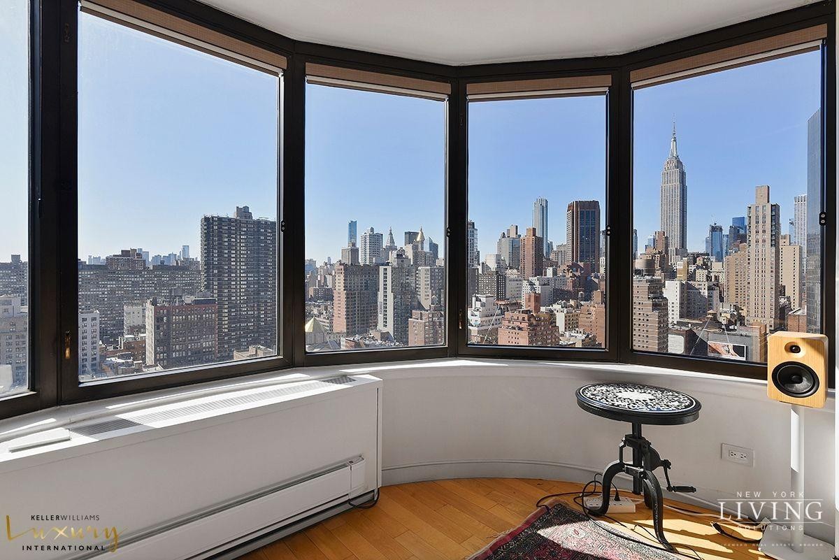 Empire State Views & Luxury Living at The Corinthian