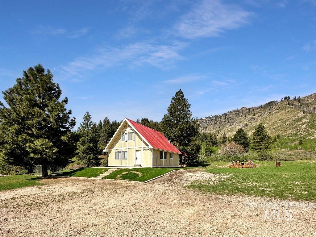 1005 N Pine-Featherville Rd