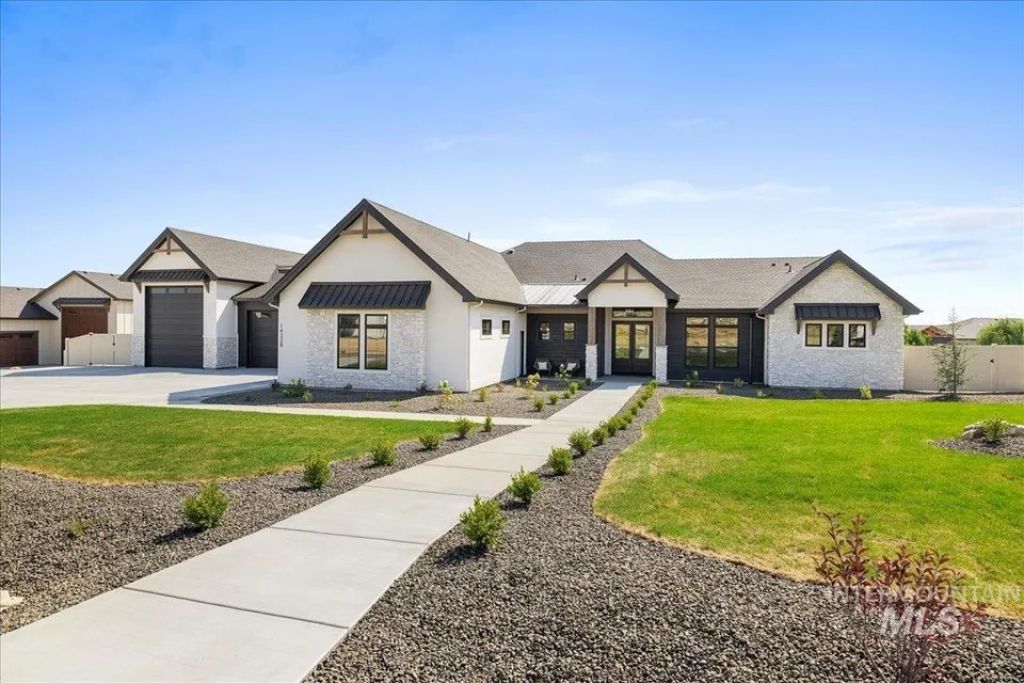 14328, Red River Ave