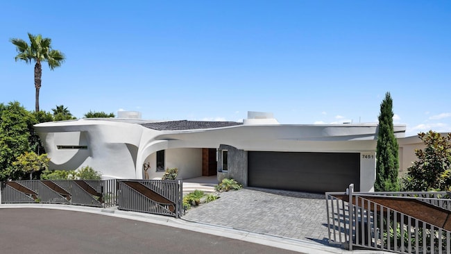 7451 Hillside Dr, La Jolla, CA