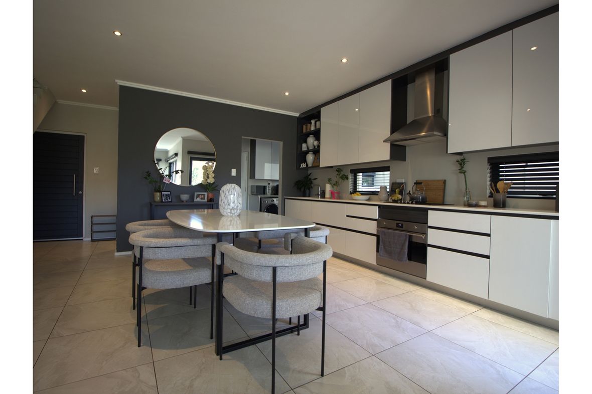Lonehill, South Africa