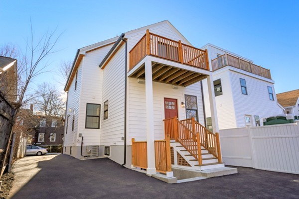 INCREDIBLE SINGLE FAMILY in SOMERVILLE!