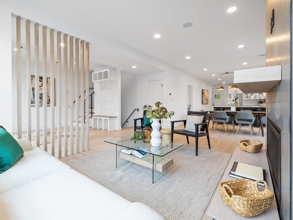 BEAUTIFUL PENTHOUSE CONDO