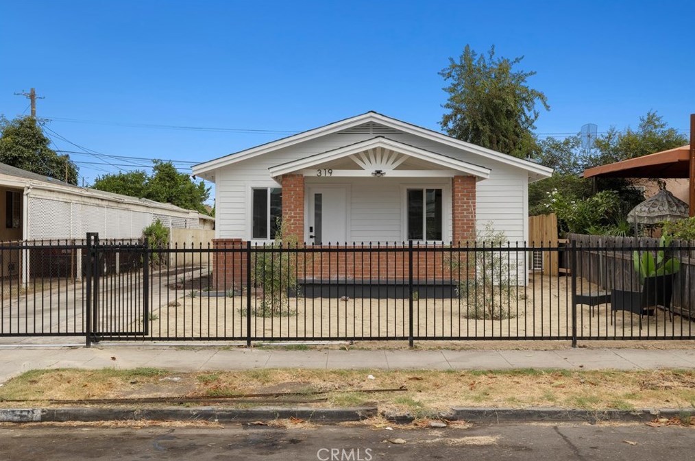 319 E 71st St Los Angeles, CA 90003