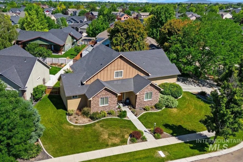 1990, W Bear Creek Dr