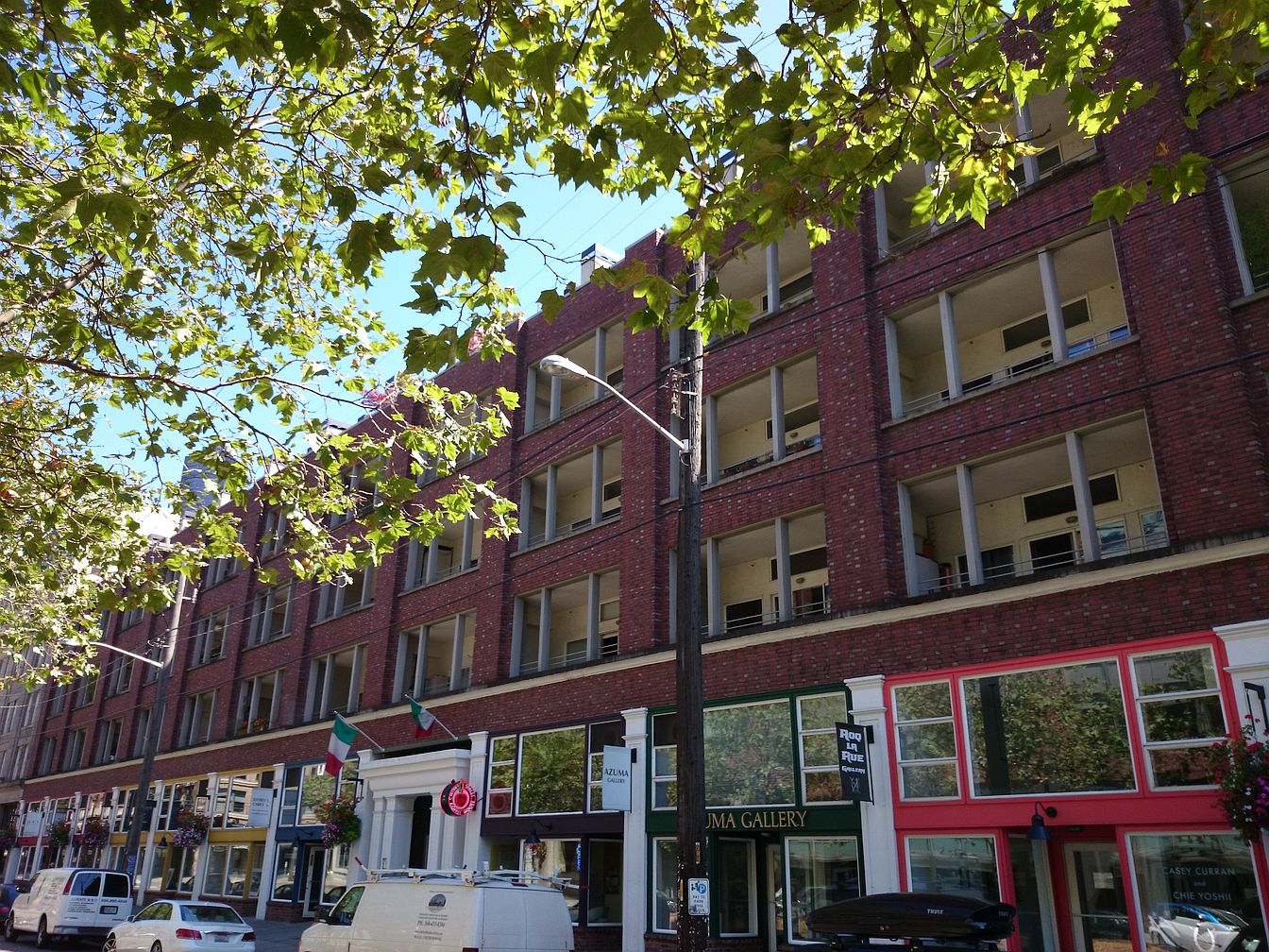 526 1st Ave S APT 207