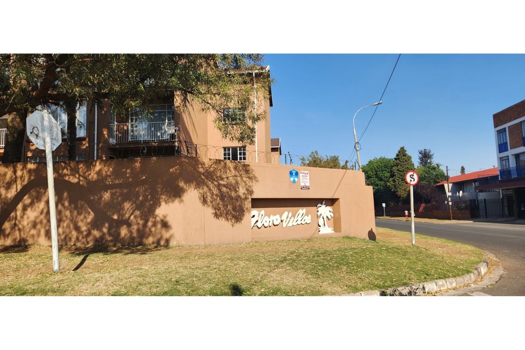 1 HULL, Roodepoort Florida, Gauteng