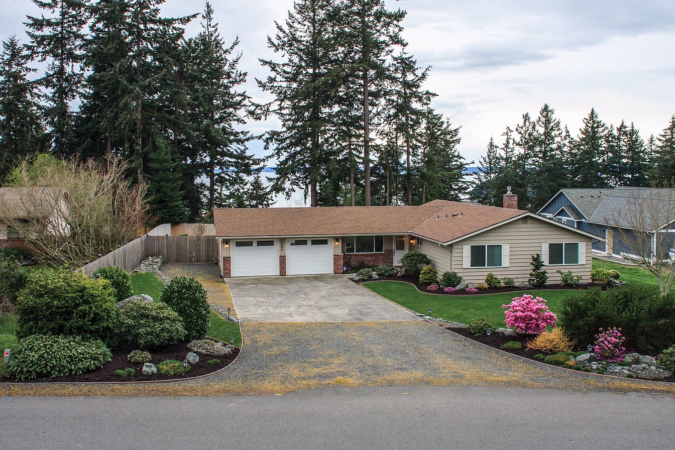 1208 Crescent Dr