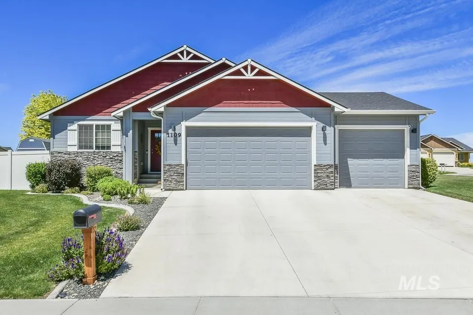 1109, Saddle Horn Ln