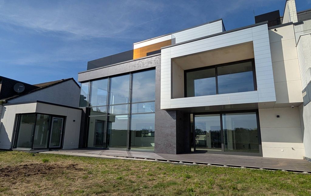 4 bedroom luxury Villa for sale in Im Diepental 42, Düsseldorf, Düsseldorf District, North Rhine-Westphalia