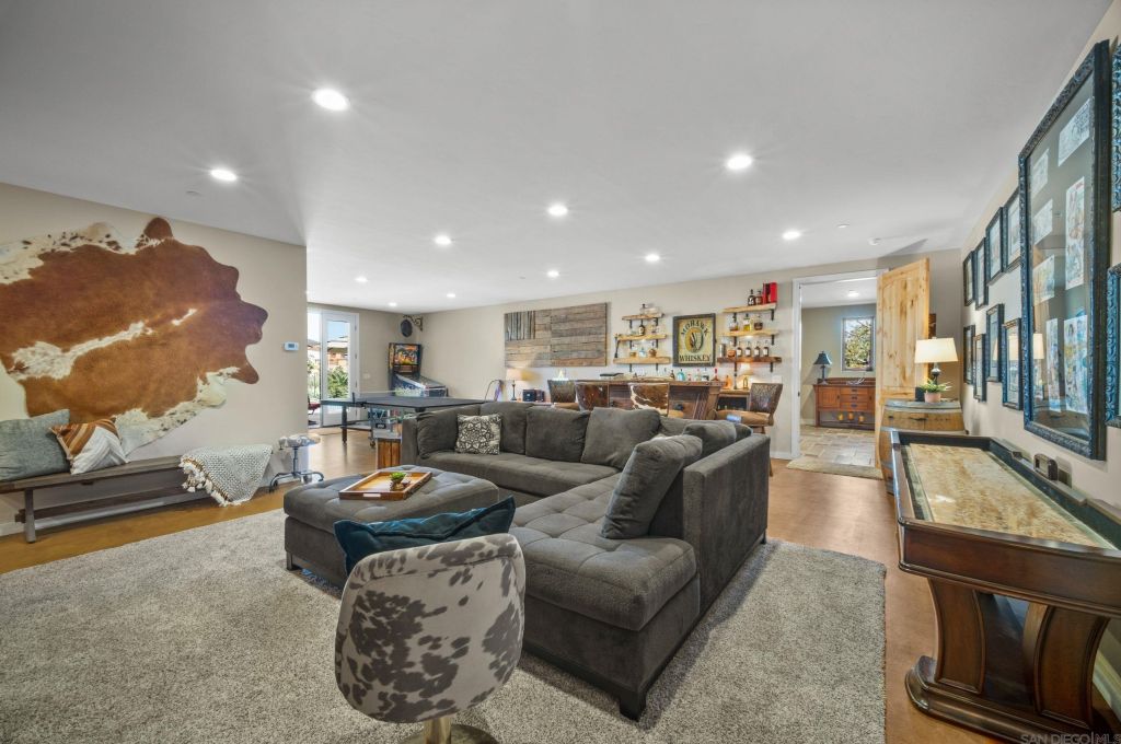 8225 Artesian Rd