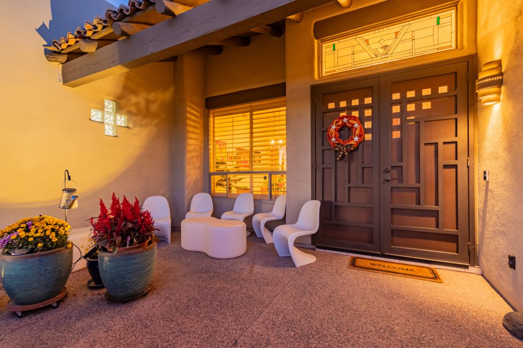 Custom single-story home w/views!