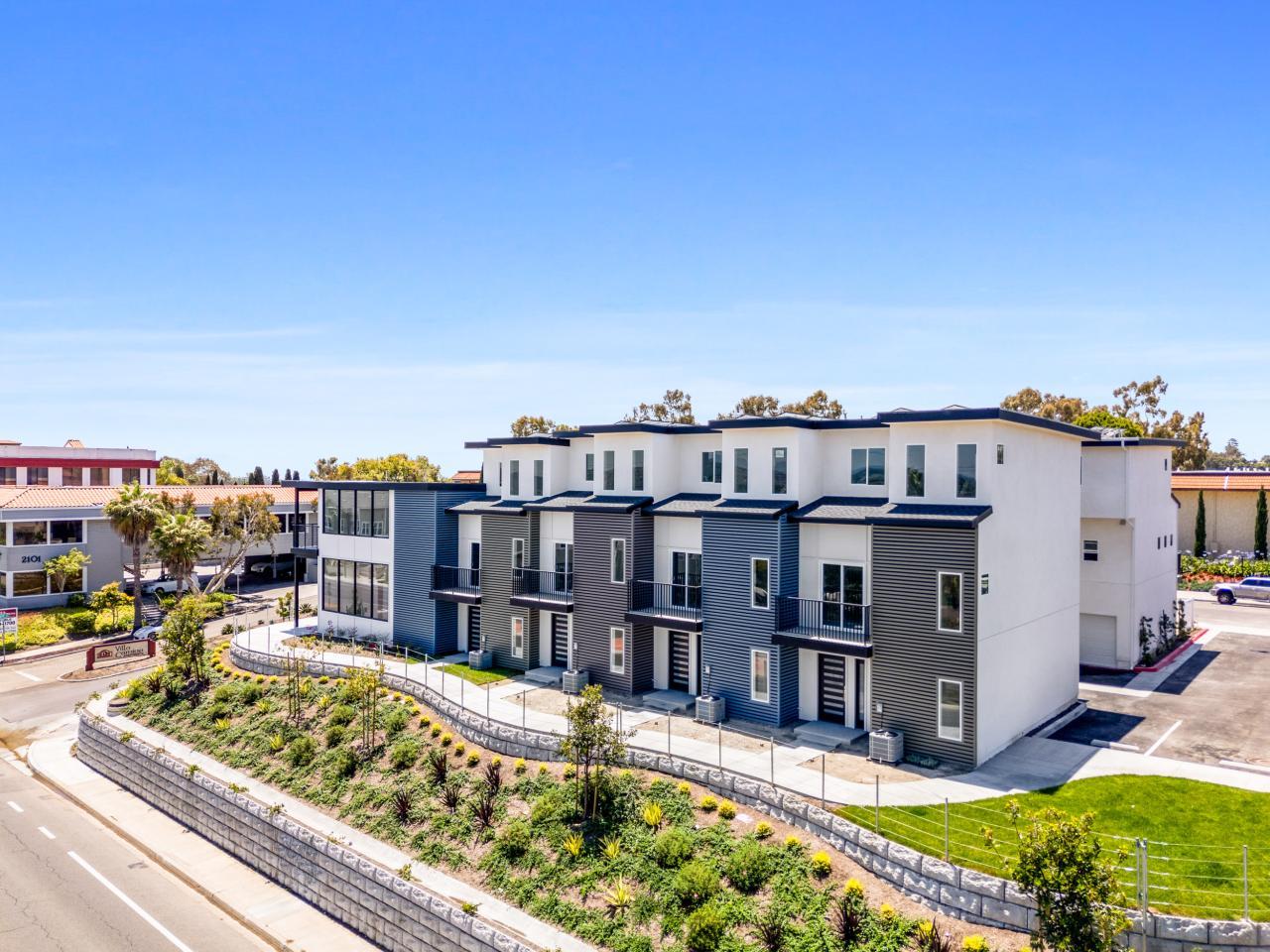 2083 S El Camino Real 7 (The Model - Valley View Building )